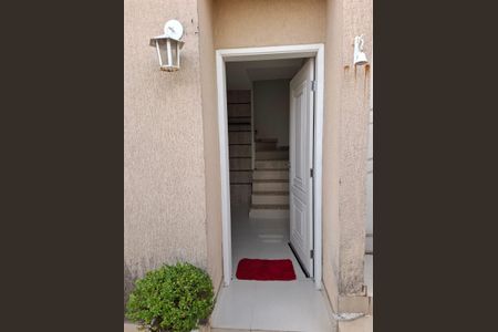 Casa de condomínio à venda com 69m², 3 quartos e 2 vagasEntrada