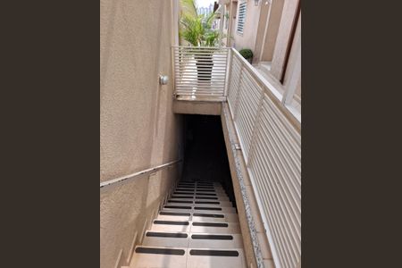 Casa de condomínio à venda com 69m², 3 quartos e 2 vagasEscada