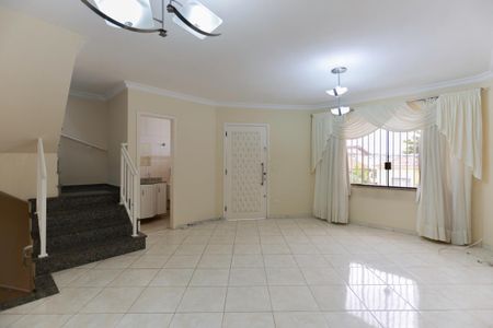 Casa à venda com 150m², 3 quartos e 4 vagas Casa à venda com 150m², 3 quartos e 4 vagasSala