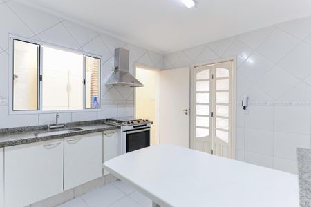 Casa à venda com 150m², 3 quartos e 4 vagas Casa à venda com 150m², 3 quartos e 4 vagasCozinha