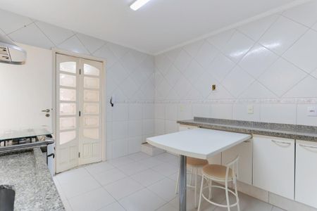 Casa à venda com 150m², 3 quartos e 4 vagas Casa à venda com 150m², 3 quartos e 4 vagasCozinha