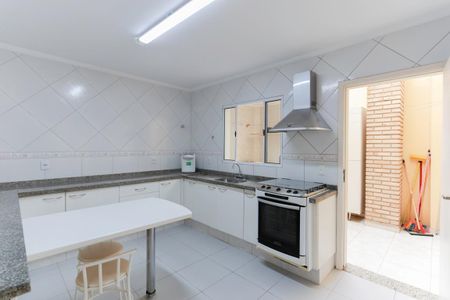 Casa à venda com 150m², 3 quartos e 4 vagas Casa à venda com 150m², 3 quartos e 4 vagasCozinha