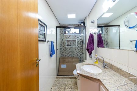 Apartamento à venda com 84m², 3 quartos e 2 vagasBanheiro 2