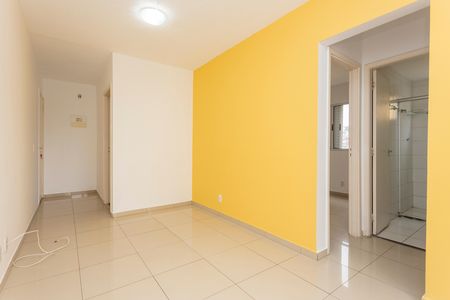 Sala de apartamento para alugar com 2 quartos, 46m² em Parque Guarapiranga, São Paulo