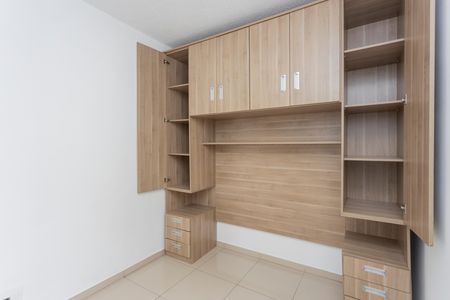 Quarto 1 de apartamento para alugar com 2 quartos, 46m² em Parque Guarapiranga, São Paulo