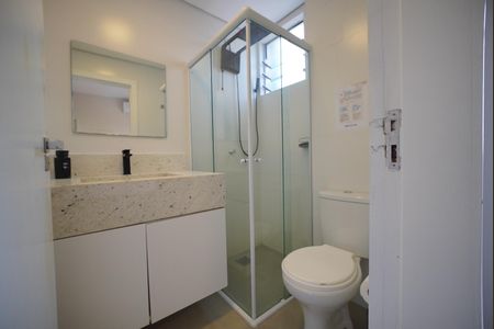 Banheiro de kitnet/studio para alugar com 1 quarto, 32m² em Centro, Florianópolis