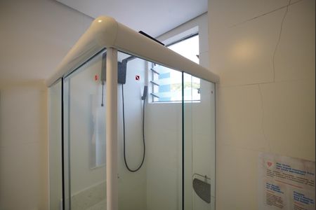 Banheiro de kitnet/studio para alugar com 1 quarto, 32m² em Centro, Florianópolis