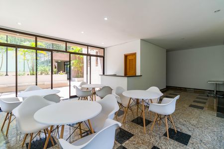 Apartamento à venda com 155m², 4 quartos e 2 vagas Apartamento à venda com 155m², 4 quartos e 2 vagasÁrea comum - Salão de festas