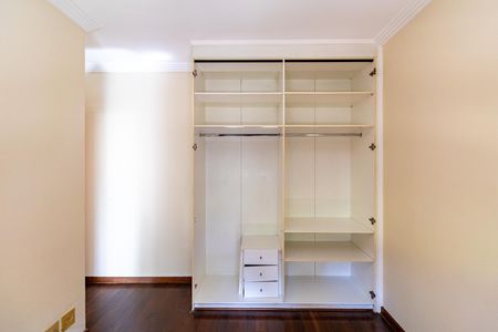 Apartamento à venda com 155m², 4 quartos e 2 vagas Apartamento à venda com 155m², 4 quartos e 2 vagasSuíte 2
