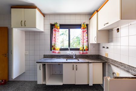 Apartamento à venda com 155m², 4 quartos e 2 vagas Apartamento à venda com 155m², 4 quartos e 2 vagasCozinha