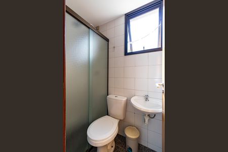 Apartamento à venda com 155m², 4 quartos e 2 vagas Apartamento à venda com 155m², 4 quartos e 2 vagasBanheiro de serviço