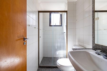 Apartamento à venda com 155m², 4 quartos e 2 vagas Apartamento à venda com 155m², 4 quartos e 2 vagasBanheiro da Suíte 2