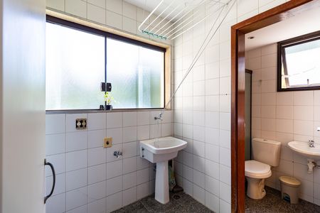 Apartamento à venda com 155m², 4 quartos e 2 vagas Apartamento à venda com 155m², 4 quartos e 2 vagasLavanderia