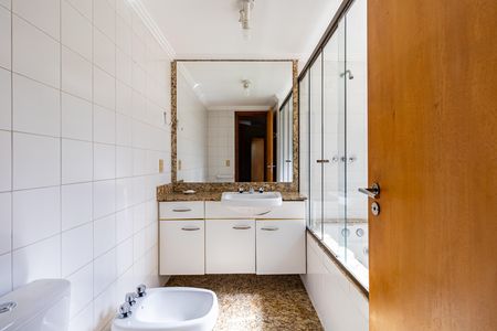 Apartamento à venda com 155m², 4 quartos e 2 vagas Apartamento à venda com 155m², 4 quartos e 2 vagasBanheiro da Suíte 1
