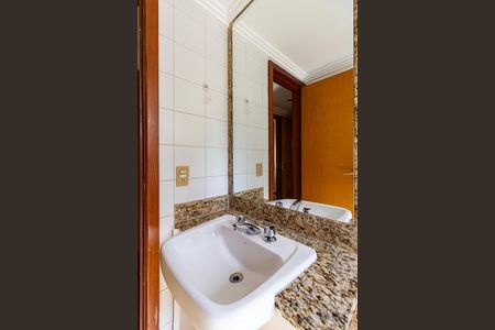 Apartamento à venda com 155m², 4 quartos e 2 vagas Apartamento à venda com 155m², 4 quartos e 2 vagasBanheiro social