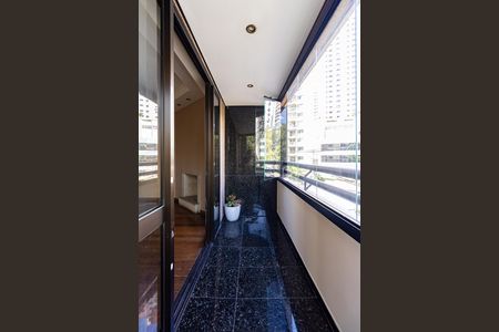 Apartamento à venda com 155m², 4 quartos e 2 vagas Apartamento à venda com 155m², 4 quartos e 2 vagasVaranda da Suíte 1