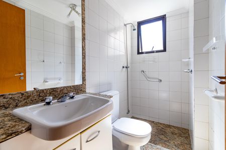 Apartamento à venda com 155m², 4 quartos e 2 vagas Apartamento à venda com 155m², 4 quartos e 2 vagasBanheiro social