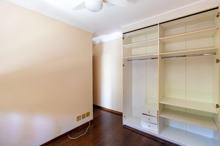 Apartamento à venda com 155m², 4 quartos e 2 vagas Apartamento à venda com 155m², 4 quartos e 2 vagasSuíte 2