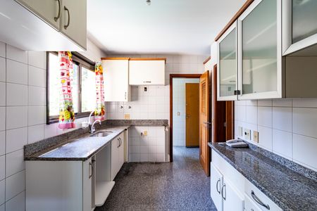 Apartamento à venda com 155m², 4 quartos e 2 vagas Apartamento à venda com 155m², 4 quartos e 2 vagasCozinha