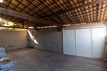 Casa à venda com 590m², 3 quartos e 2 vagas