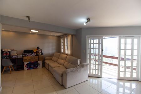Casa à venda com 3 quartos, 590m² em Badu, Niterói