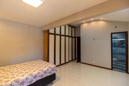 Casa à venda com 590m², 3 quartos e 2 vagas