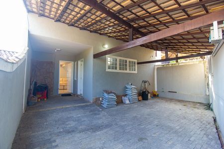 Casa à venda com 590m², 3 quartos e 2 vagas