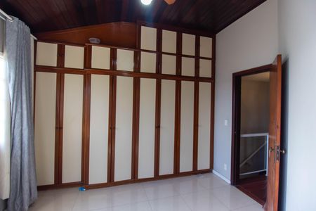 Casa à venda com 590m², 3 quartos e 2 vagas