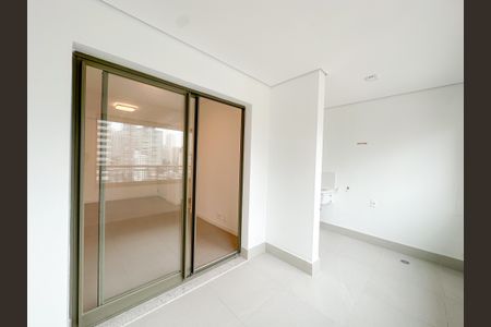 Apartamento para alugar com 68m², 2 quartos e 1 vaga Apartamento para alugar com 68m², 2 quartos e 1 vagaVaranda