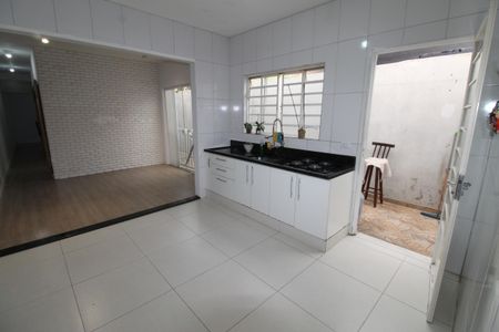 Casa para alugar com 64m², 3 quartos e 2 vagasCozinha