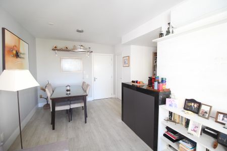 Apartamento à venda com 67m², 2 quartos e 2 vagasSala