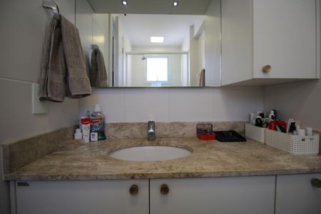 Apartamento à venda com 67m², 2 quartos e 2 vagasBanheiro da Suíte 1