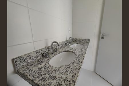 Apartamento à venda com 93m², 2 quartos e 2 vagas Apartamento à venda com 93m², 2 quartos e 2 vagasBanheiro da Suíte 1