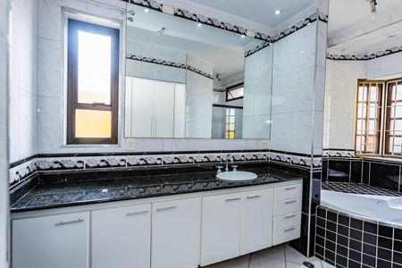 Casa para alugar com 235m², 3 quartos e 4 vagasBanheiro suite