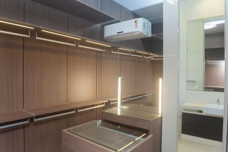 Apartamento à venda com 233m², 4 quartos e 5 vagas Apartamento à venda com 233m², 4 quartos e 5 vagassuite 3 / closet