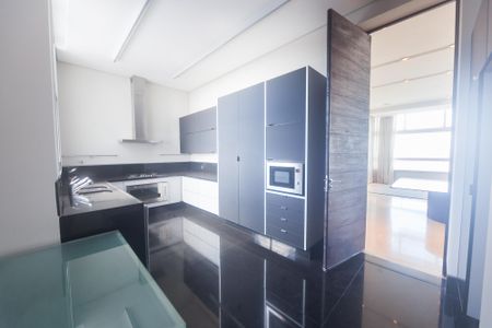 Apartamento à venda com 233m², 4 quartos e 5 vagas Apartamento à venda com 233m², 4 quartos e 5 vagasCozinha