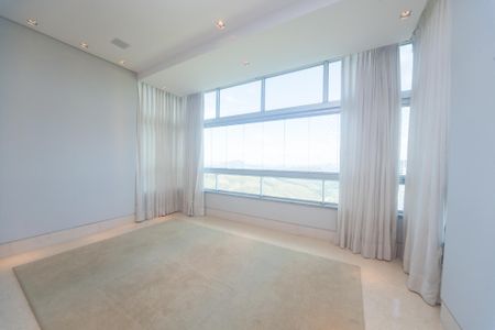 Apartamento à venda com 233m², 4 quartos e 5 vagas Apartamento à venda com 233m², 4 quartos e 5 vagasvaranda