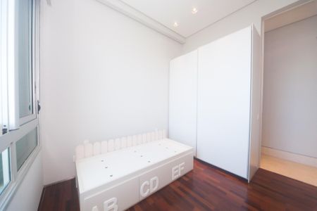 Apartamento à venda com 233m², 4 quartos e 5 vagas Apartamento à venda com 233m², 4 quartos e 5 vagassuite 1
