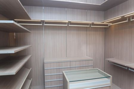 Apartamento à venda com 233m², 4 quartos e 5 vagas Apartamento à venda com 233m², 4 quartos e 5 vagassuite 3 / closet