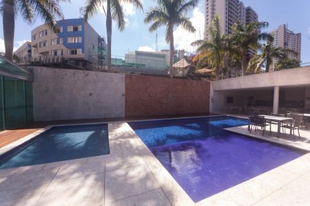 Apartamento à venda com 233m², 4 quartos e 5 vagas Apartamento à venda com 233m², 4 quartos e 5 vagasÁrea comum - Piscina