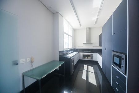 Apartamento à venda com 233m², 4 quartos e 5 vagas Apartamento à venda com 233m², 4 quartos e 5 vagasCozinha