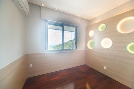 Apartamento à venda com 233m², 4 quartos e 5 vagas Apartamento à venda com 233m², 4 quartos e 5 vagassuite 2