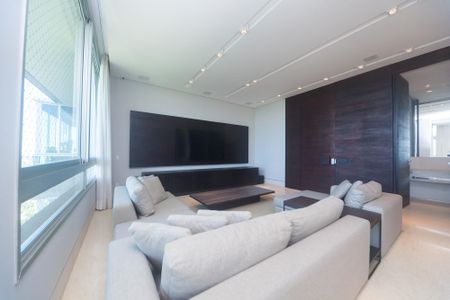 Apartamento à venda com 233m², 4 quartos e 5 vagas Apartamento à venda com 233m², 4 quartos e 5 vagasSala de TV