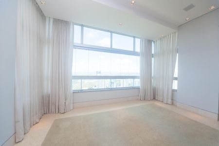 Apartamento à venda com 233m², 4 quartos e 5 vagas Apartamento à venda com 233m², 4 quartos e 5 vagasvaranda