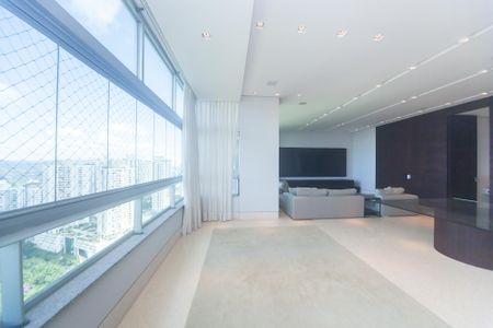 Apartamento à venda com 233m², 4 quartos e 5 vagas Apartamento à venda com 233m², 4 quartos e 5 vagasvaranda