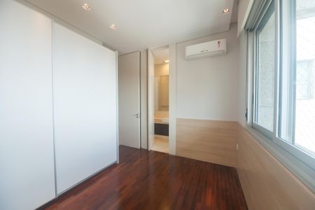 Apartamento à venda com 233m², 4 quartos e 5 vagas Apartamento à venda com 233m², 4 quartos e 5 vagassuite 2