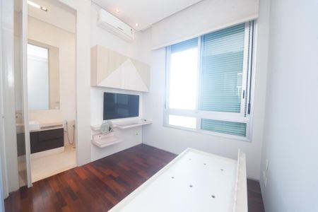 Apartamento à venda com 233m², 4 quartos e 5 vagas Apartamento à venda com 233m², 4 quartos e 5 vagassuite 1