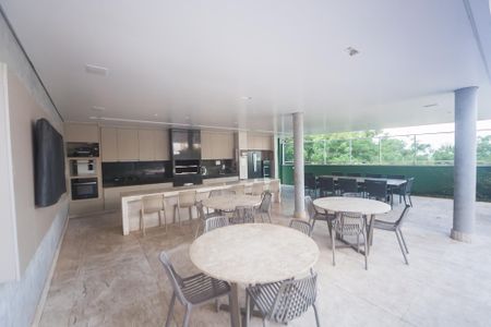 Apartamento à venda com 233m², 4 quartos e 5 vagas Apartamento à venda com 233m², 4 quartos e 5 vagasÁrea comum - Churrasqueira