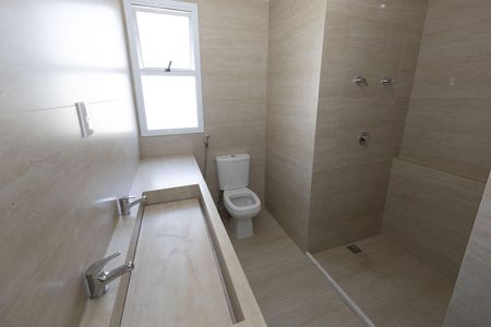Apartamento para alugar com 199m², 4 quartos e 3 vagas Apartamento para alugar com 199m², 4 quartos e 3 vagasBanheiro da Suíte 1