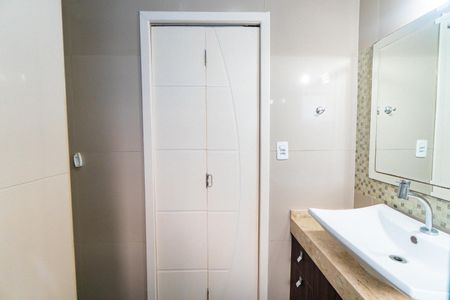 Casa à venda com 180m², 2 quartos e 2 vagasBanheiro